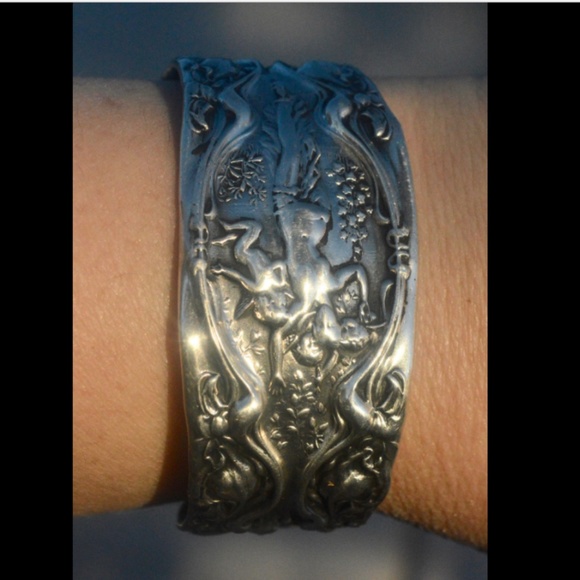 Goddess Cherubs Antique Sterling Silver Bracelet - Picture 5 of 6